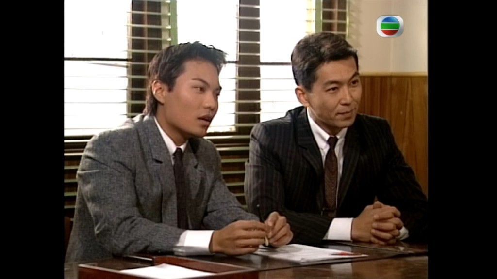 當年參賽後，譚權輝曾經加入TVB拍攝，演出過《全院滿座》（圖左）、《男親女愛》、《創世紀》等劇，不過絕大部份都是跑龍套角色。