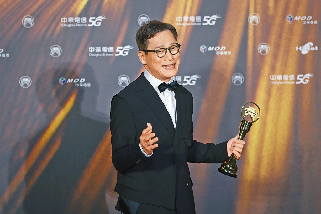 罗大佑夺得第三十二届台湾《金曲奖》特别贡献奖，实至名归。