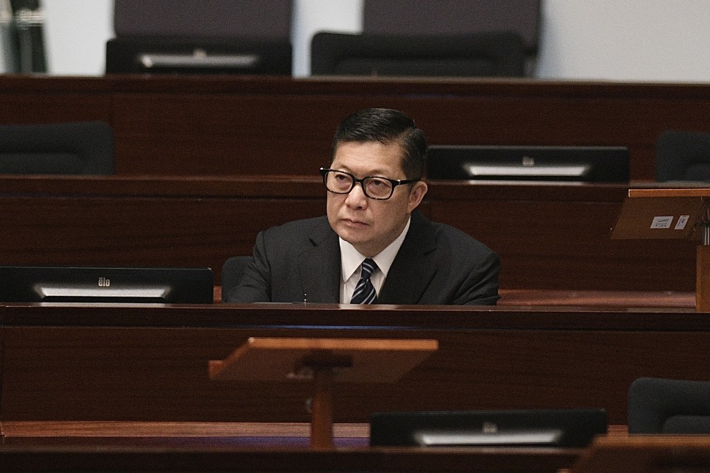 保安局局長鄧炳強表示,皇崗口岸重建項目是政府參與落實國家發展策略的重點項目之一,亦是廣大市民期待已久的重大民生工程。陳浩元攝 保安局局長鄧炳強表示,皇崗口岸重建項目是政府參與落實國家發展策略的重點項目之一,亦是廣大市民期待已久的重大民生工程。陳浩元攝