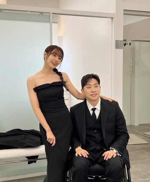 伟2024年与女团Secret成员宋枝恩结婚,成为一时佳话。 伟2024年与女团Secret成员宋枝恩结婚,成为一时佳话。
