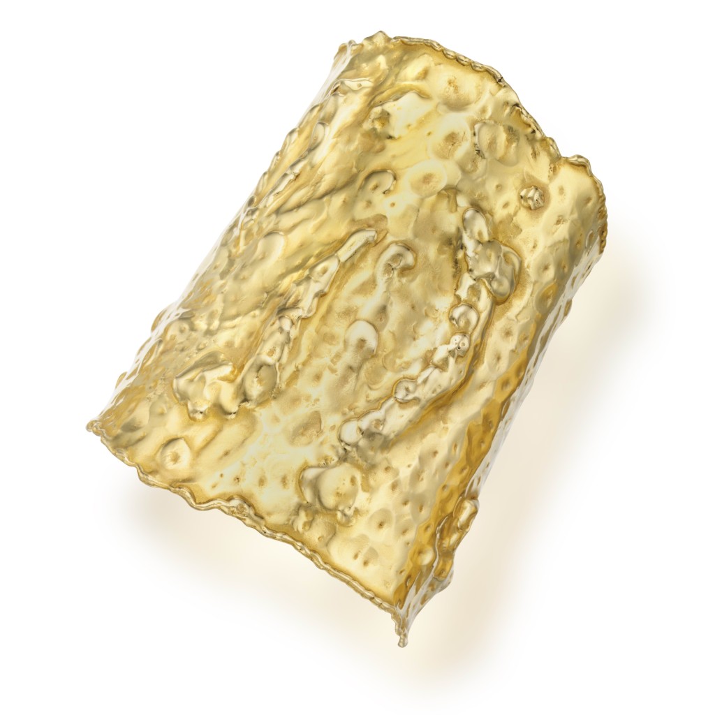 Van Cleef & Arpels梵克雅寶的標誌性黃金手鐲，造型猶如一件雕塑藝術品。