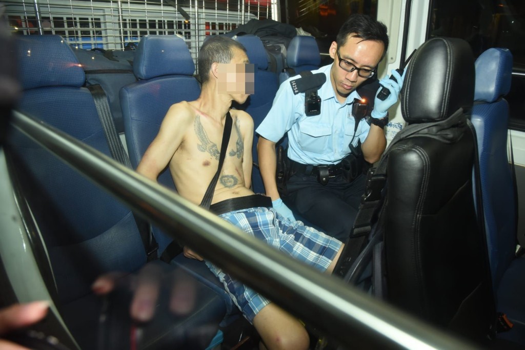 警方拘捕一名紋身漢。