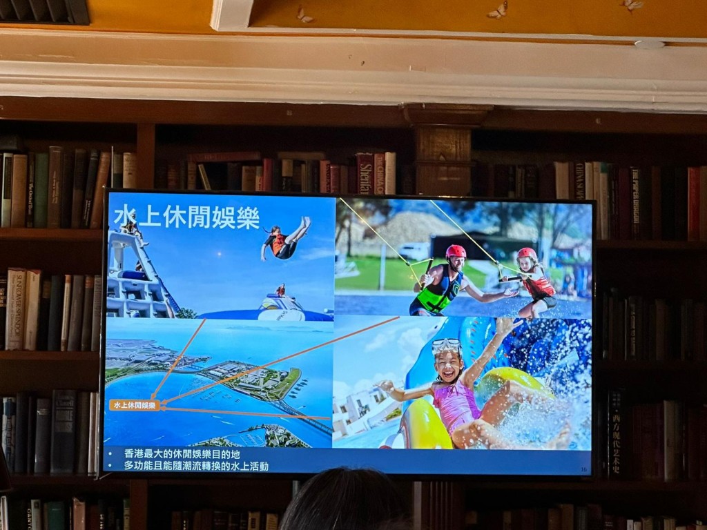 附近水域办水上休闲娱乐。