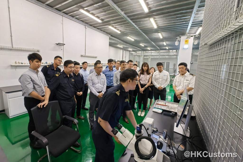 培训课程共有10名香港海关及5名澳门海关的风险管理人员参加。