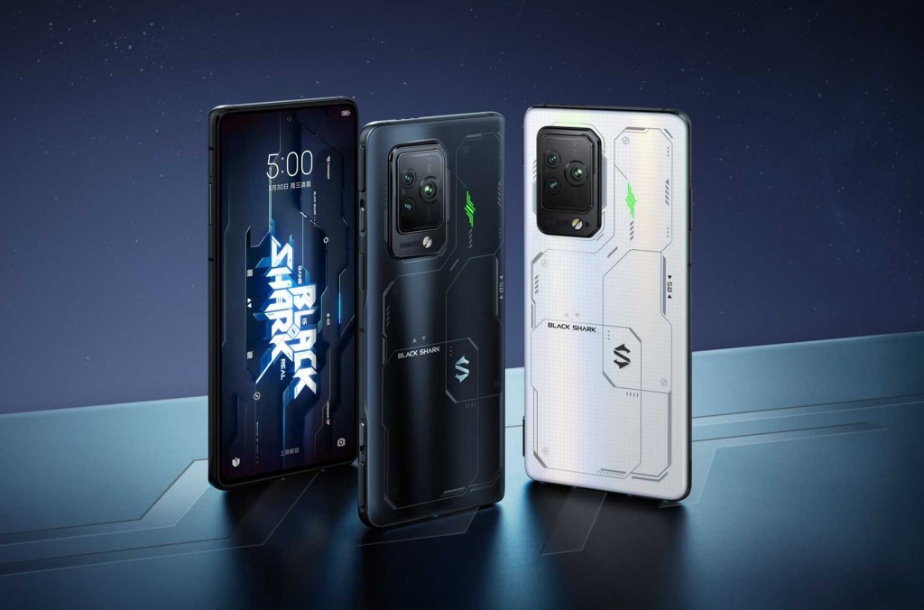 新一代黑鲨5 Pro有齐144Hz荧幕、L/R游戏掣等规格之余，外形设计也充满电竞元素。