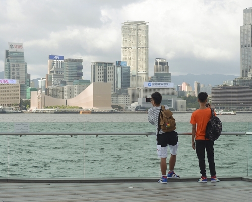 明日（29日）天氣多雲，有幾陣雨。資料圖片
