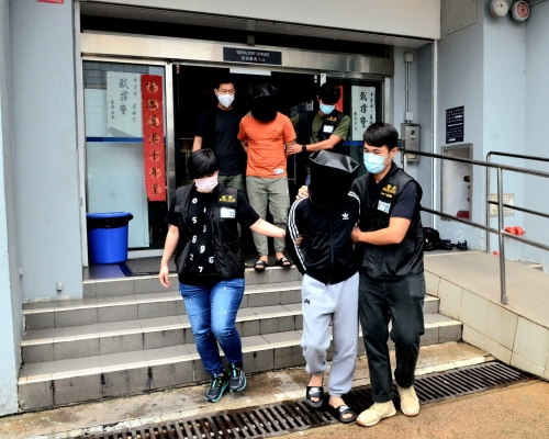 涉案男子被帶署調查。