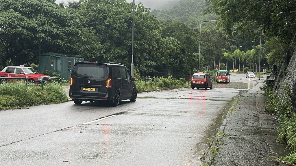 客貨車拋錨。