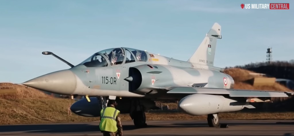 消息指法国正训练乌克兰机师驾驶“幻影2000”战机。