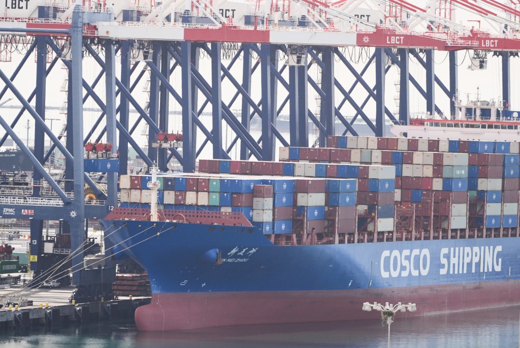 特朗普引用《貿易法》第122條,以「國際收支嚴重失衡」為由,對全球進口商品徵收10%關稅。美聯社 特朗普引用《貿易法》第122條,以「國際收支嚴重失衡」為由,對全球進口商品徵收10%關稅。美聯社