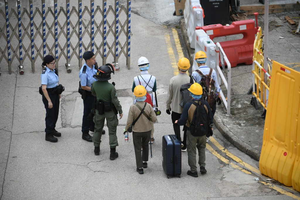警方等人士到場協助。