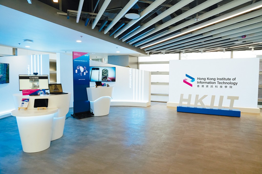 HKIIT与业界保持紧密联系，了解行业对AI技能的实际需要，设计针对性的持续专业进修课程，并为企业设计度身订造的培训方案。