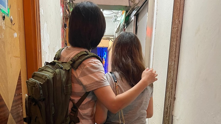 警方下午在觀塘進行掃黃行動。