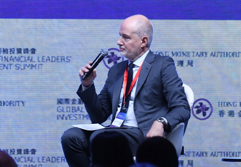 PIMCO行政總裁Emmanuel Roman表示，港滬公開市場氣氛已明顯回暖。