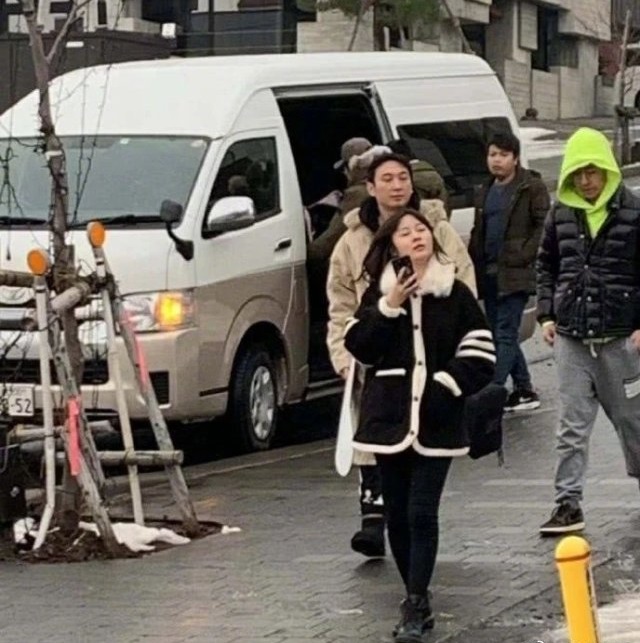 王思聰與朋友們到日本滑雪。網圖