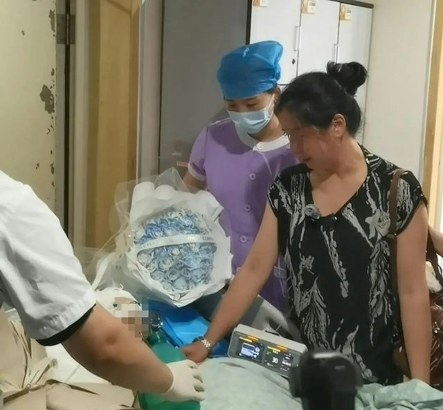 遵从儿子生前承诺,捐献其全部可用器官。 遵从儿子生前承诺,捐献其全部可用器官。