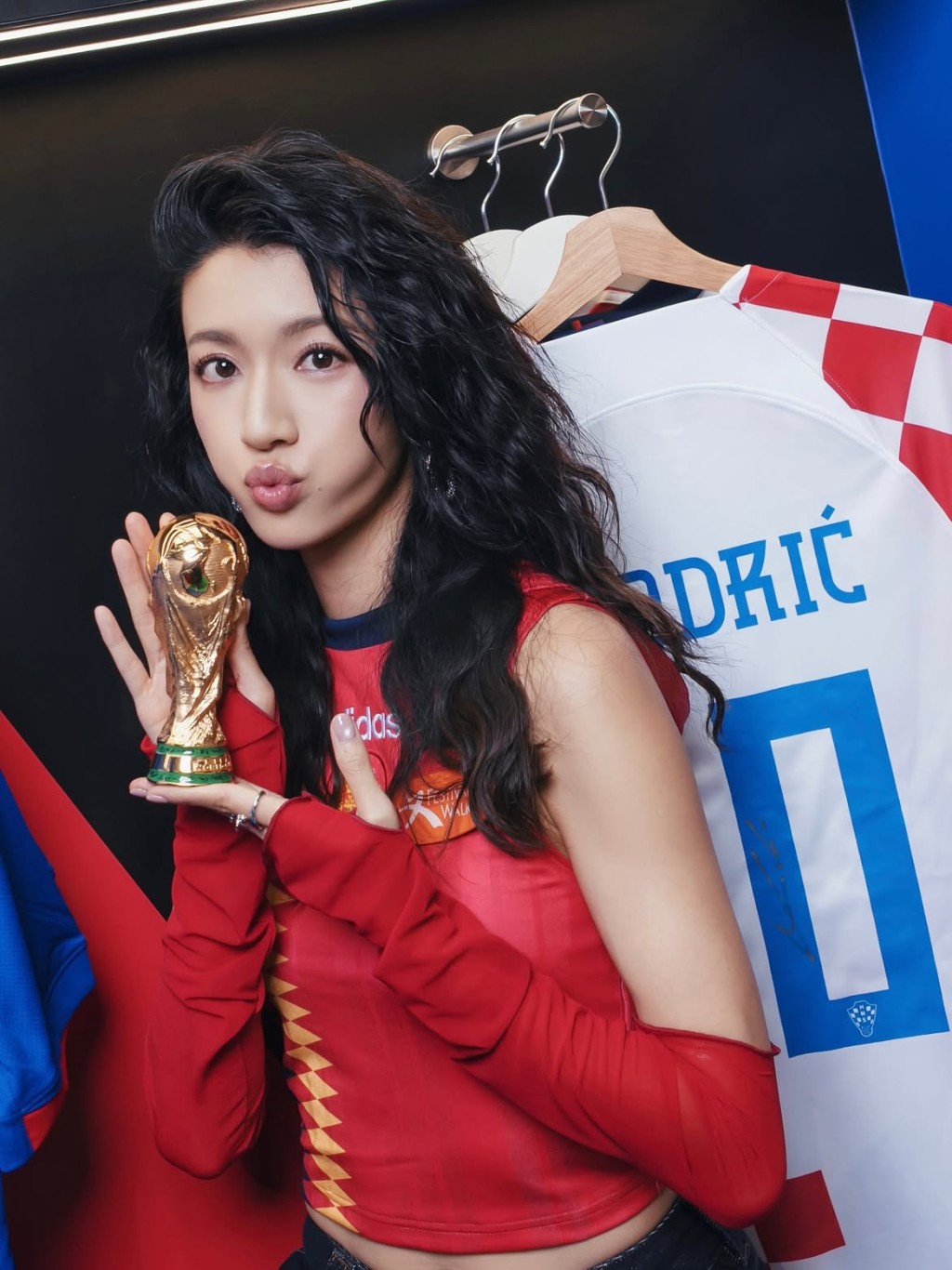 蔡思貝獲周星馳賞識，參與電影《功夫女足》拍攝。