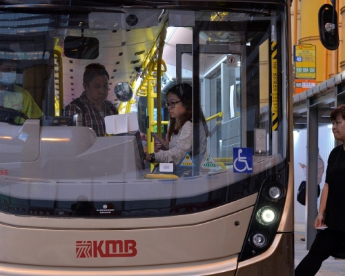 九巴宣布延長與電車專線小巴轉乘優惠半年至明年六月。資料圖片
