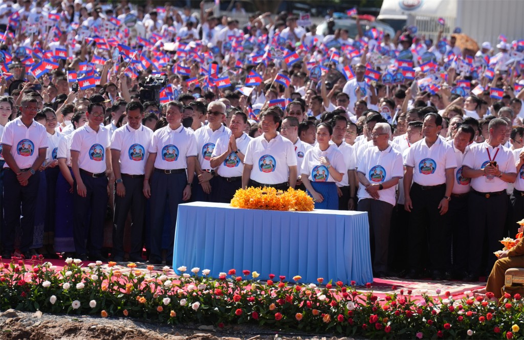 柬埔寨首相及民眾參加運河開工典禮。（中新社）