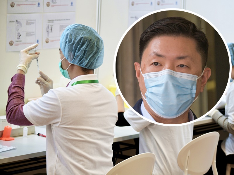 新冠疫苗臨牀事件評估專家委員會共同召集人孔繁毅(小圖)指,若疫苗直接打入靜脈,引致心肌炎的情況會相對嚴重,但情況較為罕見。資料圖片