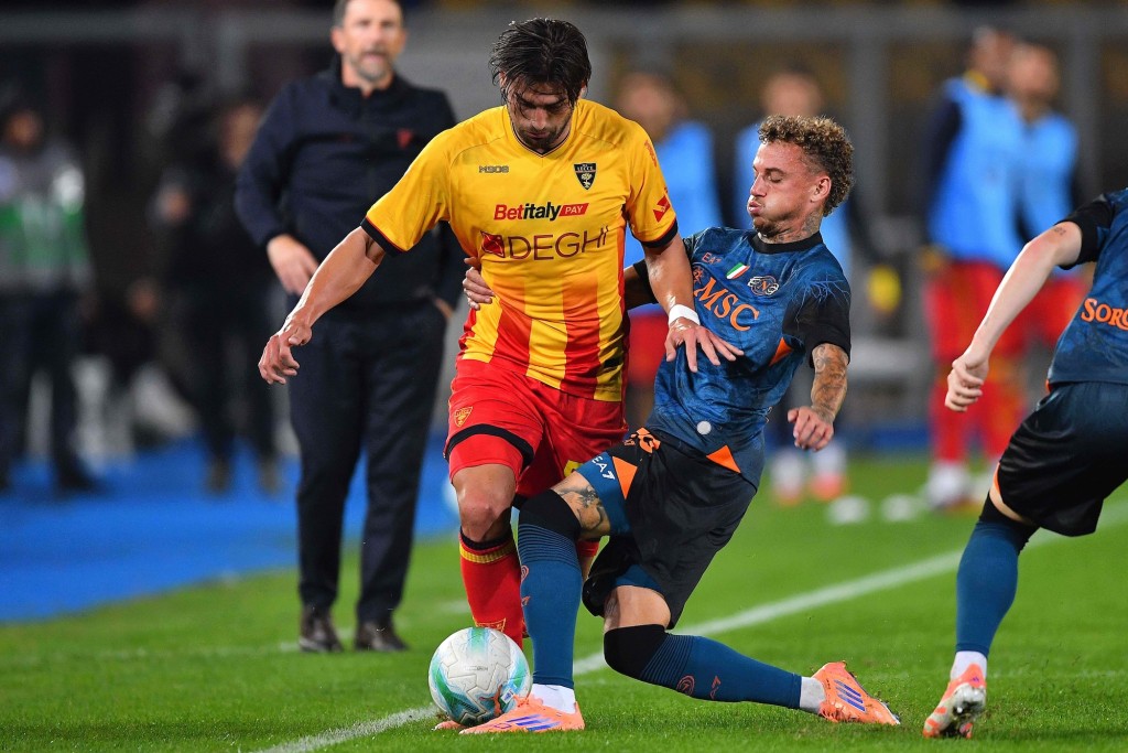 拿玻里續排意甲榜首。美聯社 拿玻里續排意甲榜首。美聯社