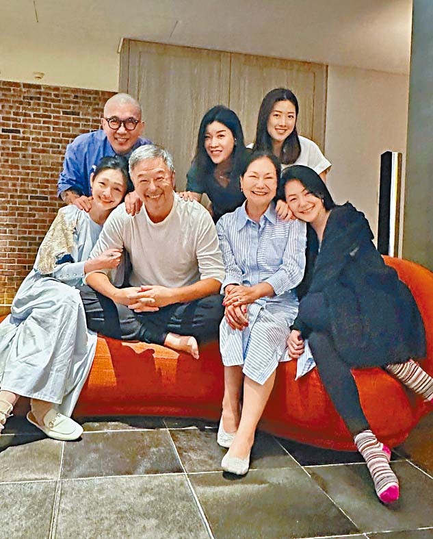 具俊晔与大S结婚后，大部分时间留在台湾陪伴，极速融入大S的家庭。
