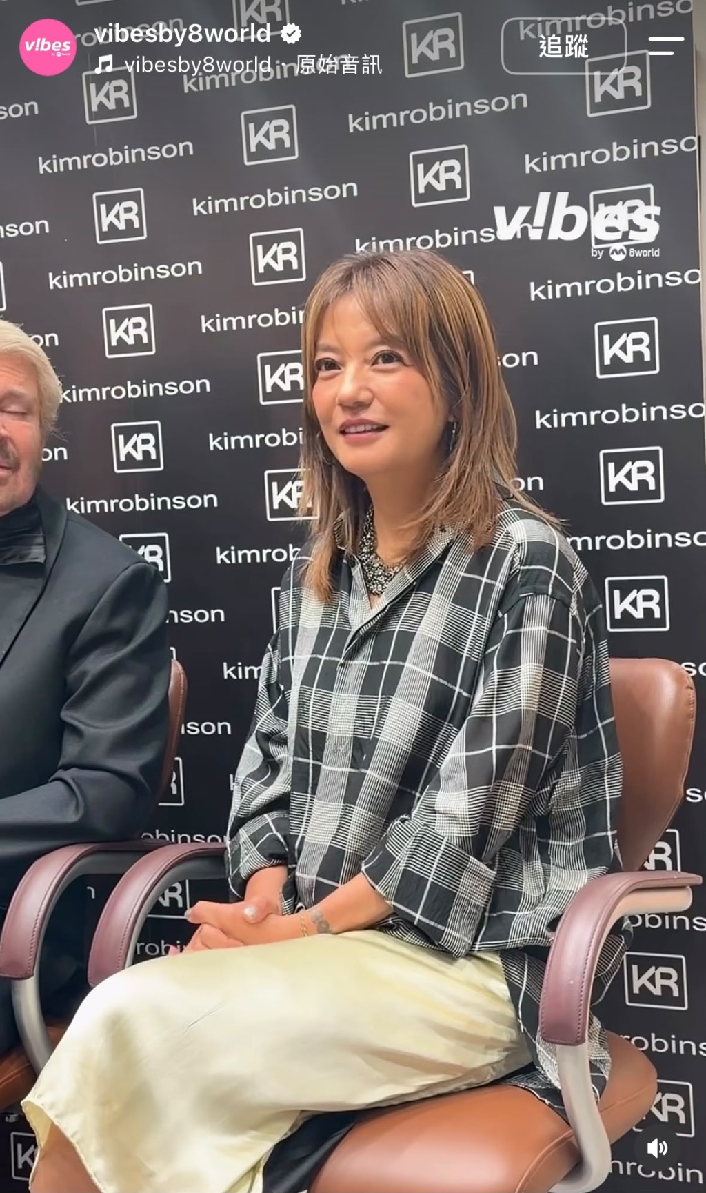 趙薇神隱5年化淡妝現身新加坡。