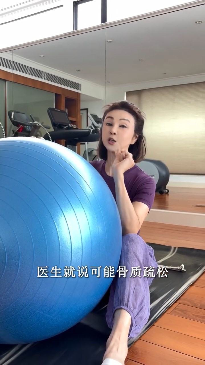 謝玲玲又爆料：「醫生說可能骨質疏鬆。」