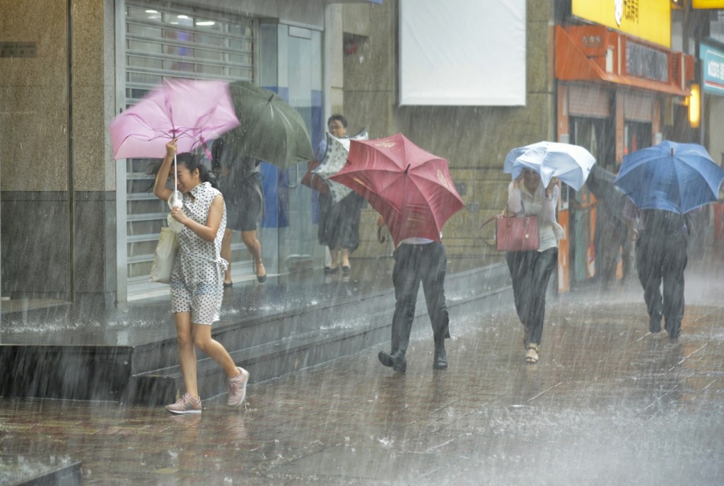 預測星期日有狂風驟雨及幾陣雷暴。資料圖片