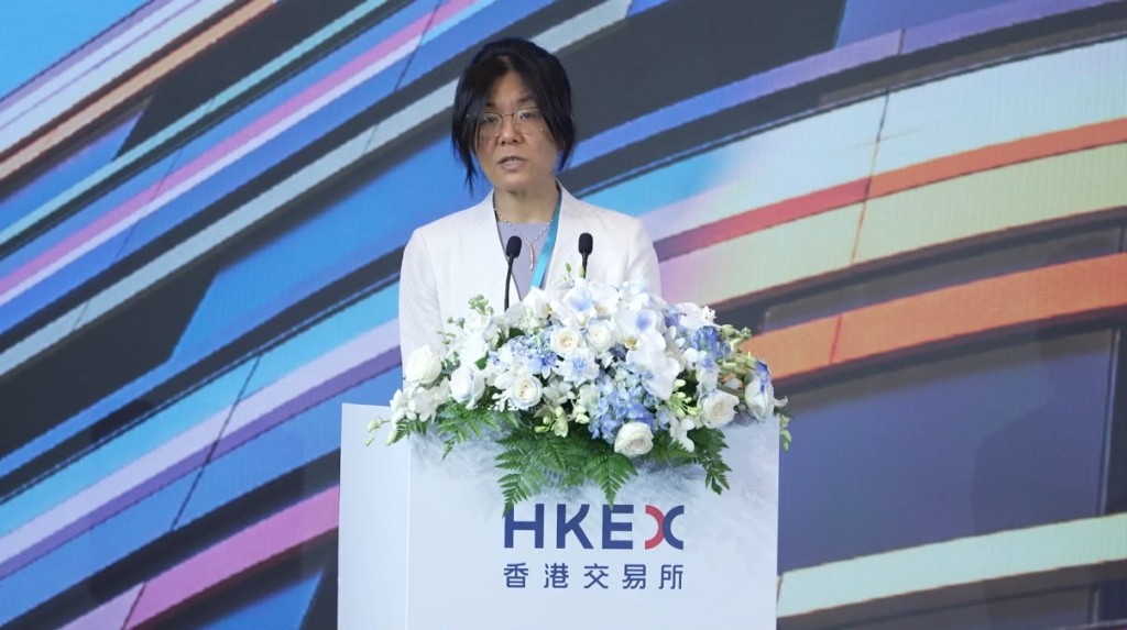 上海市委金融辦副主任曹艷文 上海市委金融辦副主任曹艷文