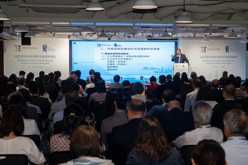 兩天課程吸引約300名人士報名參加,今日有逾160人出席,坐無虛席。 兩天課程吸引約300名人士報名參加,今日有逾160人出席,坐無虛席。