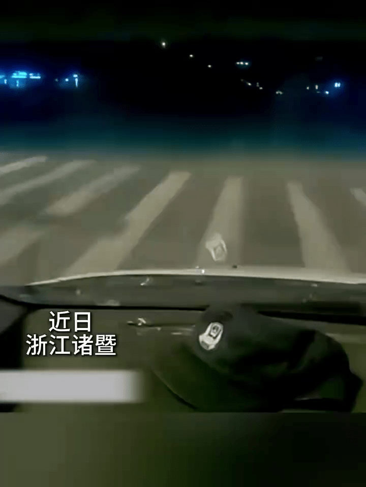 民警接報到場。