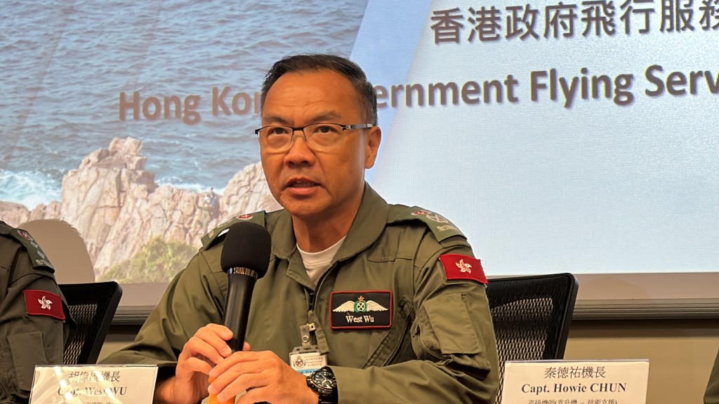 服務隊總監胡偉雄機長指新模擬器能省卻機師約一年訓練時間。