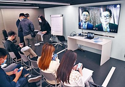 C-LINK主席兼行政總裁Ling Sheng Hwang（右）指，相應庫存能至少滿足至4月需求，疫情對營運影響不大。