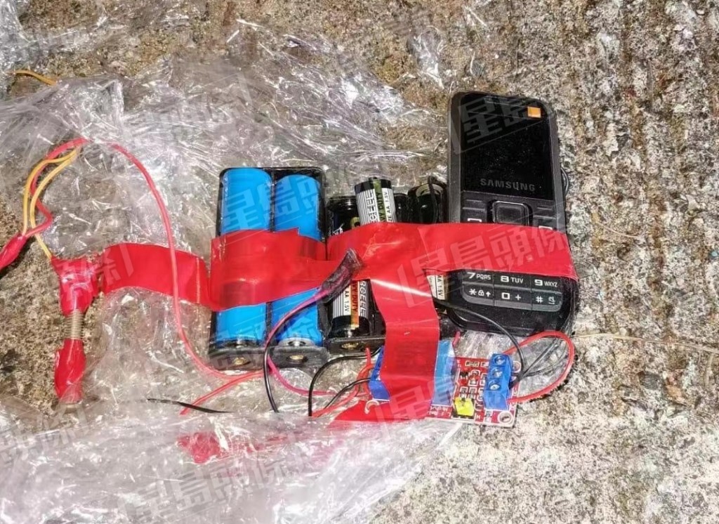 專家指檢獲的兩炸彈裝置均連接有手機，致電到裝置上手機便會啟動裝置引爆炸彈。