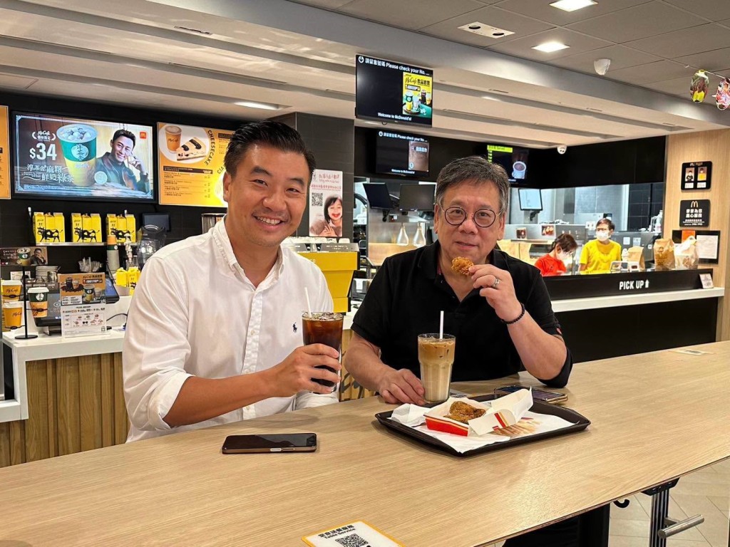 商務及經濟發展局局長丘應樺與政助李世華則到麥當勞消費。商經局FB圖片