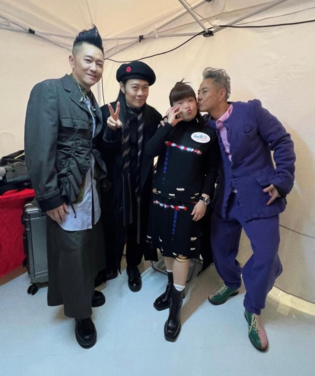 草蜢向小仪承诺摆酒送打碟表演。