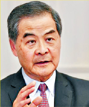 ■全國政協副主席梁振英（左）昨在社交專頁，提到狄志遠議員（右）告假，理由是半年前已安排好去倫敦跑馬拉松。