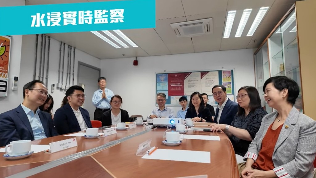 何永賢早前和團隊早前分別與立法會議員陳學鋒和鄭泳舜到屋邨聽取同事講解有關IoT（物聯網）應用。何永賢fb