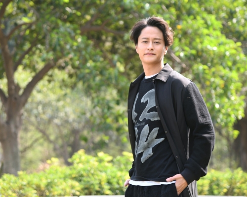 《星星Talk樓》今期邀請到歌視雙棲的著名藝人謝東閔暢談置業與理想。