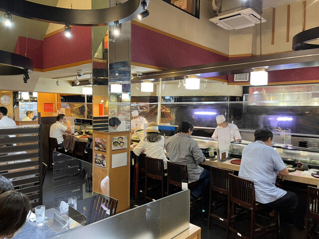 日本美食2023｜香睿刚推介 4.寿司「Sushizammai」 有144个座位，不用轮候太久就能入座。