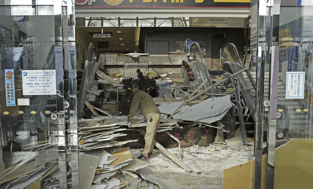 内阁府指出，南海海槽地震的发生机率随时间推移而不断累积，目前估计未来30年内发生8至9级地震的机率已高达80%。路透社