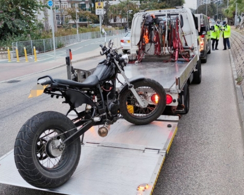 警方在新界北票控378輛超速車。警方圖片