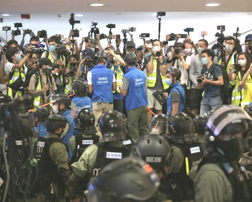警方進入海港城。