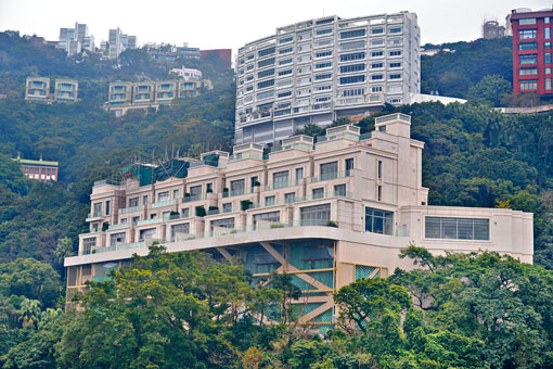 山頂白加道28號單號屋，近日以5.8億易手，低市價20%。