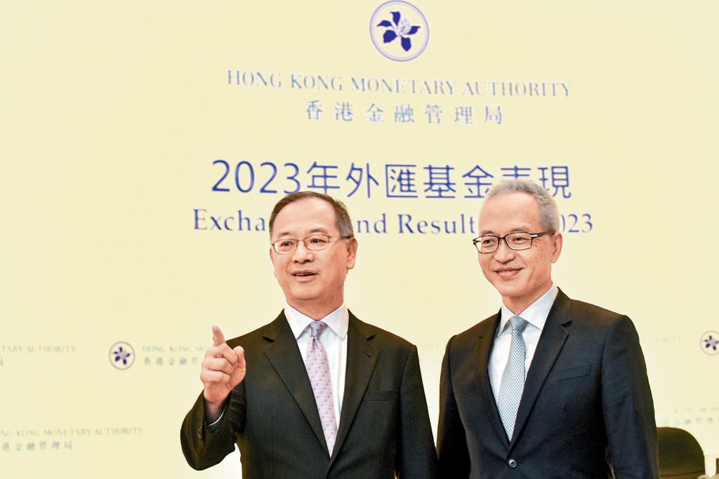 金管局總裁余偉文、外匯基金投資辦公室行政總裁李達志，總結2023年外匯基金表現。  