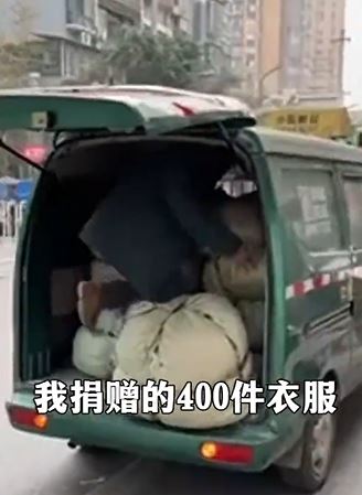 中国邮政寄失捐赠到甘肃的羽绒服。影片截图
