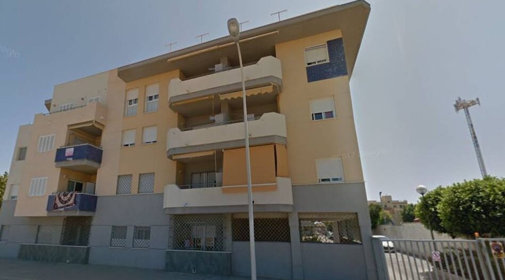 今次遭房产公司没收的房屋中，以雷恩斯效力马体会时购入的一幢别墅最贵，这间位于马德里市博阿迪利亚德尔蒙特、价值三百六十五万欧罗（约二千八百万港元）的豪宅。