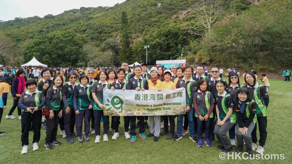 海關副關長許劍聯同海關義工隊參與「心晴慈善跑及步行籌款2025」。海關FB