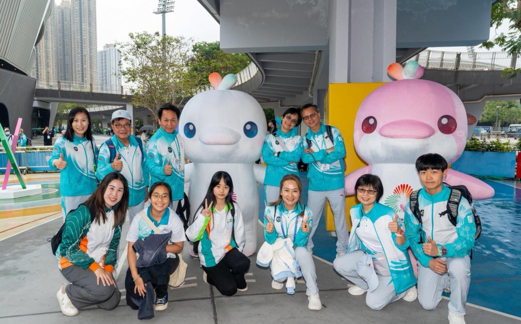 海關指過去1年，接近130名現職及退休海關關員參與「十五運會和殘特奧會香港賽區義工計劃」。香港海關facebook圖片